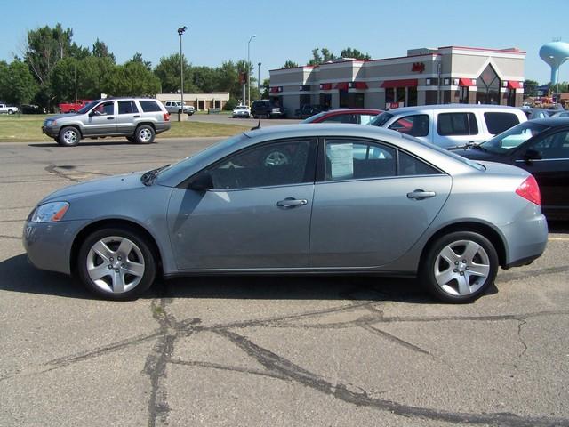 Pontiac G6 4WD Supercrew Styleside 5-1/2 Ft Box XLT Sedan