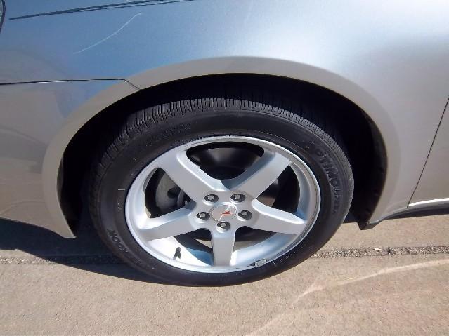 Pontiac G6 2008 photo 2
