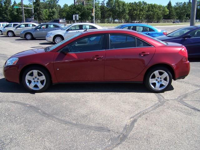 Pontiac G6 4WD Supercrew Styleside 5-1/2 Ft Box XLT Sedan