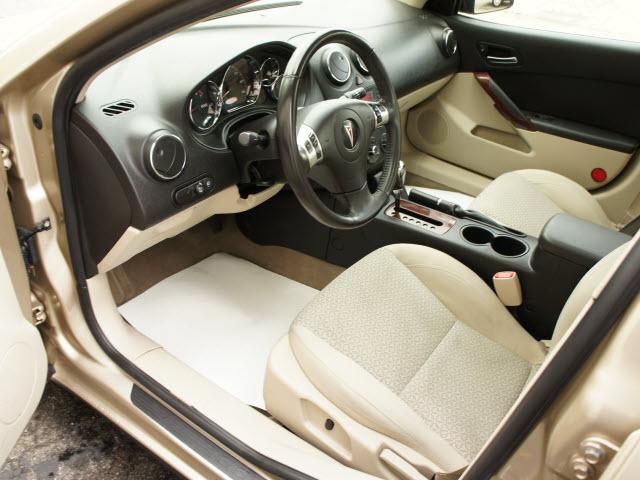 Pontiac G6 2008 photo 2