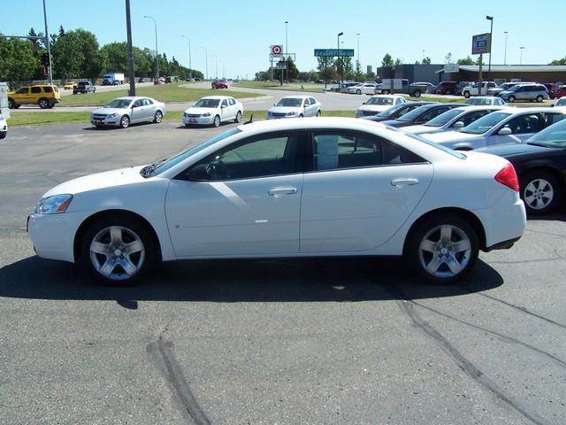 Pontiac G6 4WD Supercrew Styleside 5-1/2 Ft Box XLT Sedan