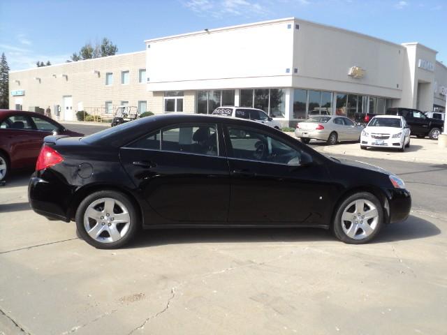 Pontiac G6 4WD Supercrew Styleside 5-1/2 Ft Box XLT Sedan