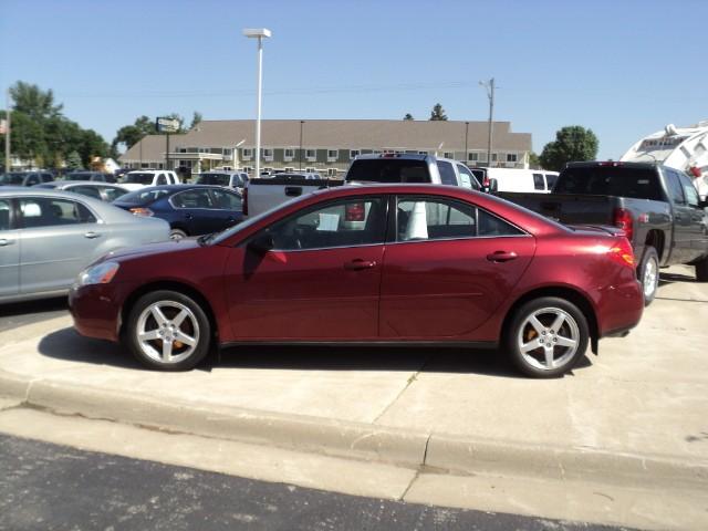 Pontiac G6 4WD Supercrew Styleside 5-1/2 Ft Box XLT Sedan