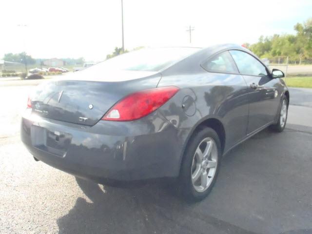 Pontiac G6 2009 photo 2
