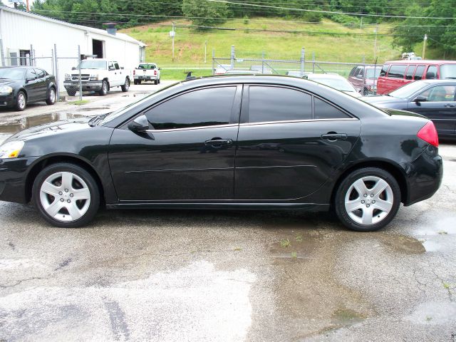 Pontiac G6 2010 photo 2
