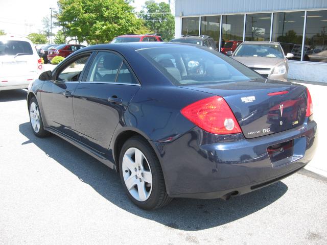Pontiac G6 2010 photo 2