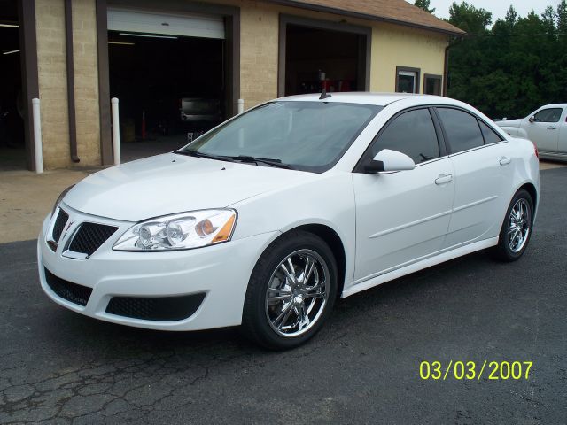 Pontiac G6 2010 photo 2