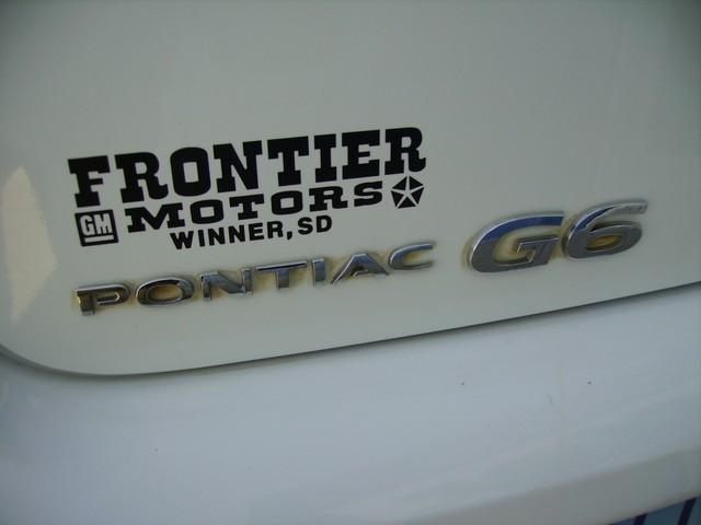 Pontiac G6 2010 photo 2