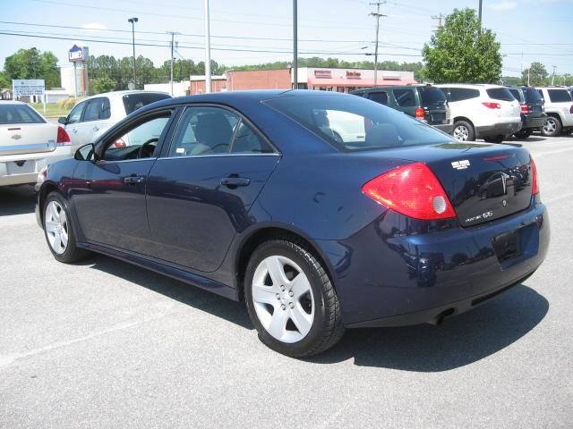 Pontiac G6 2010 photo 2