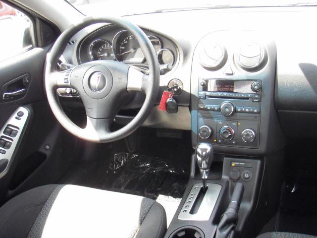 Pontiac G6 2010 photo 2