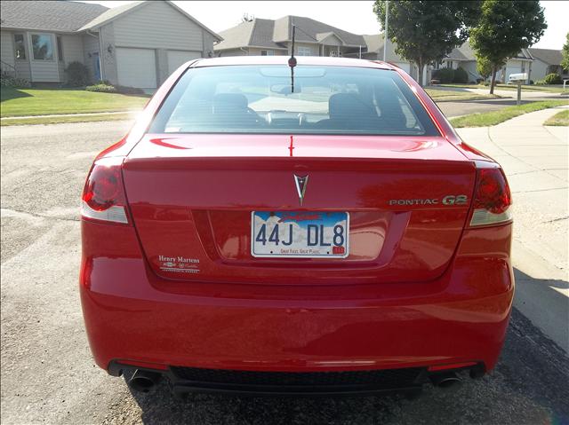 Pontiac G8 2008 photo 2