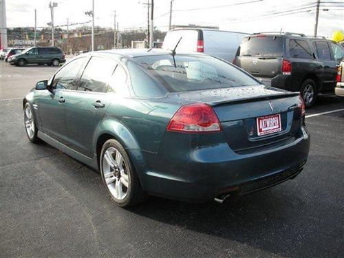 Pontiac G8 2009 photo 1
