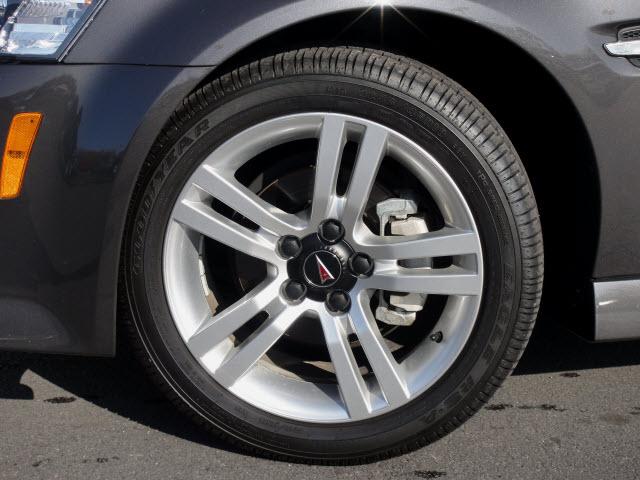 Pontiac G8 2009 photo 2