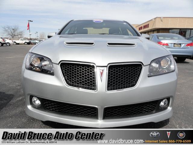 Pontiac G8 2009 photo 2
