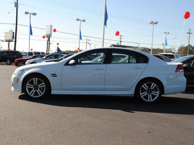 Pontiac G8 2009 photo 1