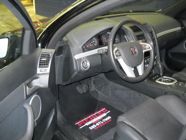 Pontiac G8 2009 photo 1