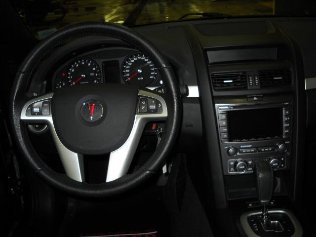 Pontiac G8 2009 photo 2