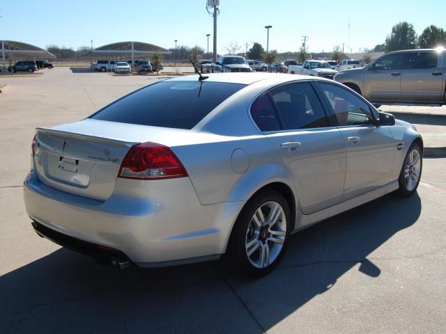 Pontiac G8 2009 photo 1