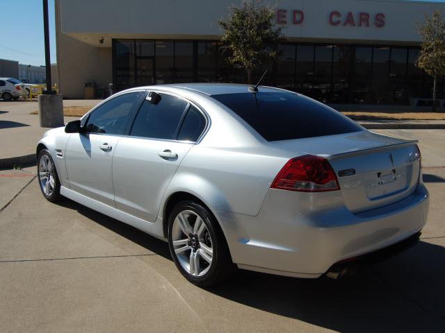 Pontiac G8 2009 photo 2