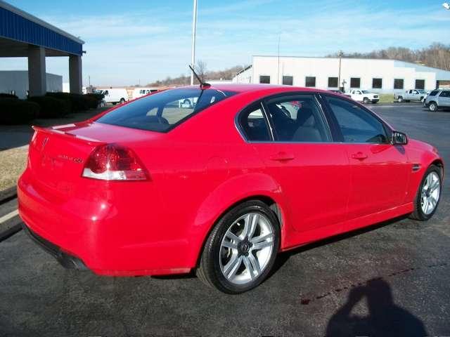Pontiac G8 2009 photo 1