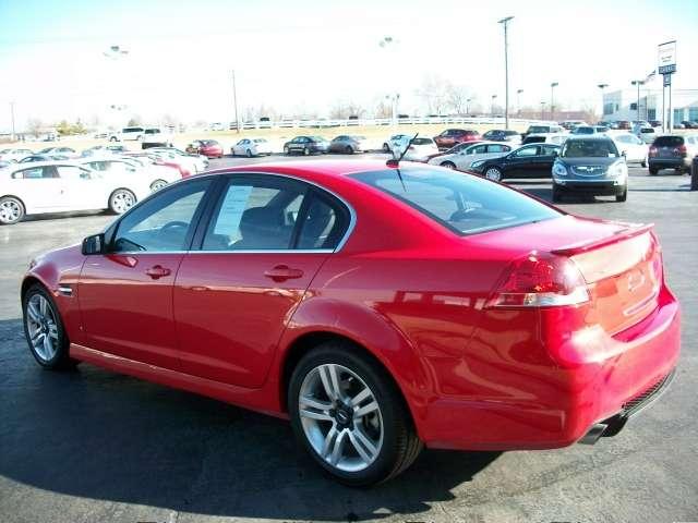 Pontiac G8 2009 photo 2