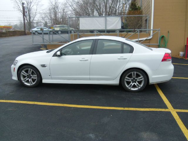 Pontiac G8 2009 photo 1