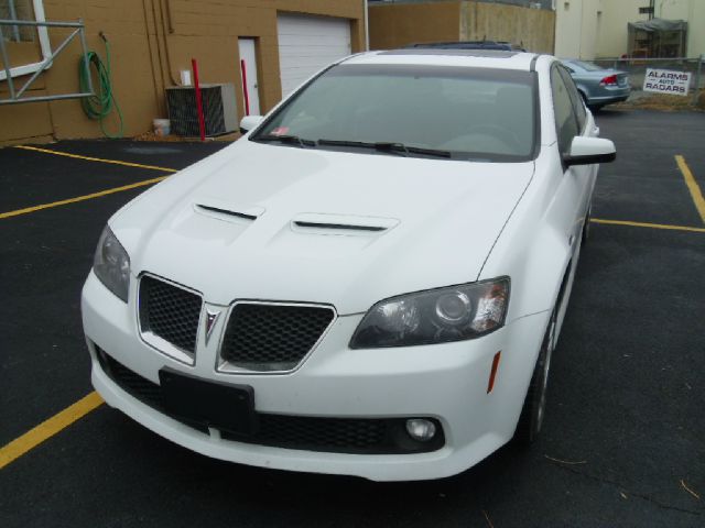 Pontiac G8 2009 photo 2