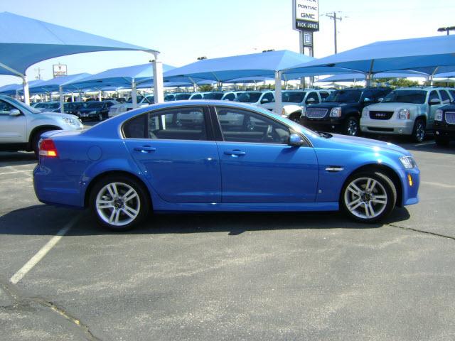 Pontiac G8 2009 photo 1