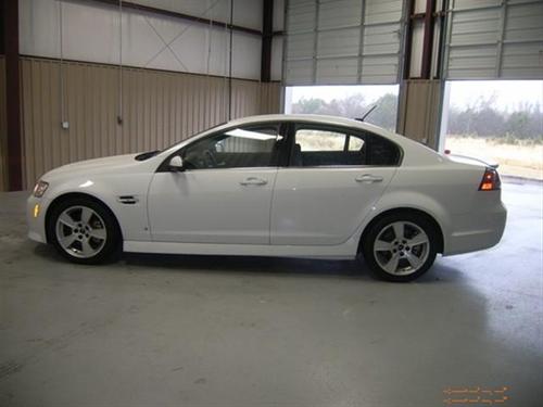 Pontiac G8 2009 photo 2