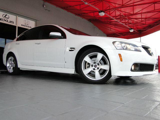 Pontiac G8 2009 photo 2