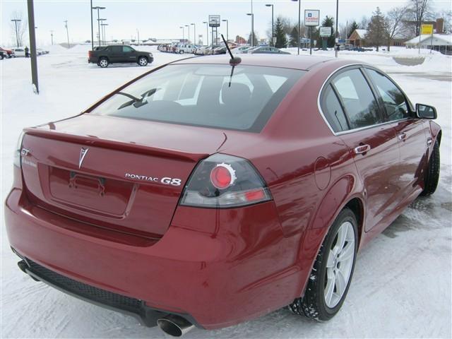Pontiac G8 2009 photo 2