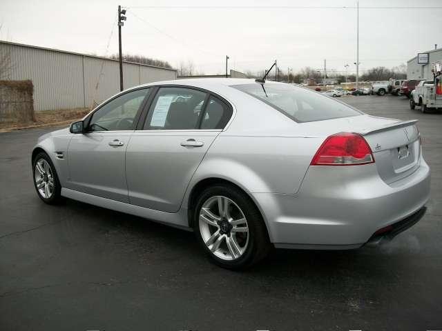 Pontiac G8 2009 photo 1