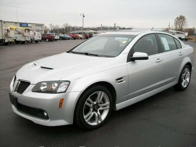 Pontiac G8 2009 photo 2