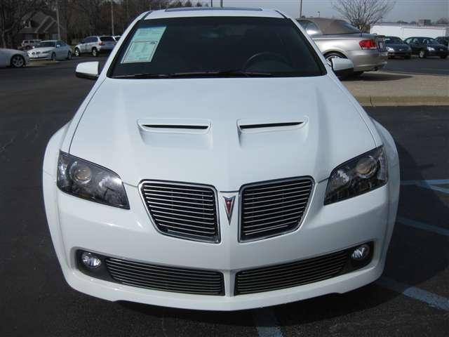Pontiac G8 2009 photo 1