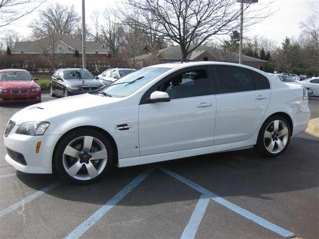 Pontiac G8 2009 photo 2