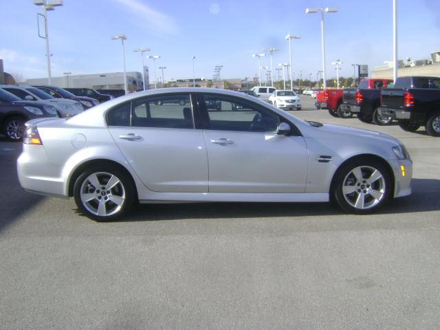 Pontiac G8 2009 photo 1