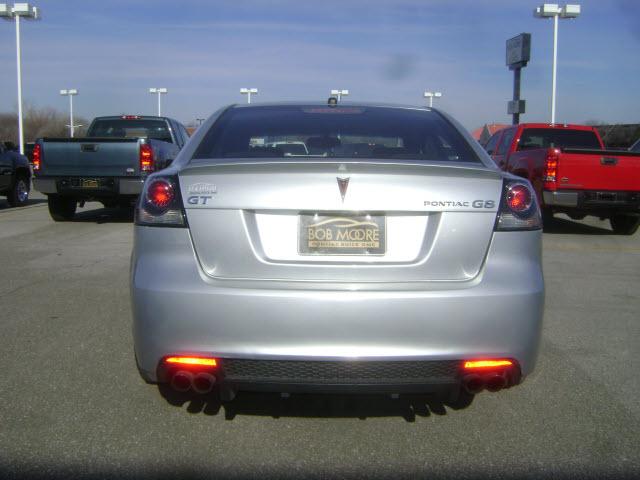 Pontiac G8 2009 photo 2