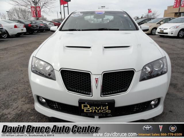 Pontiac G8 2009 photo 2