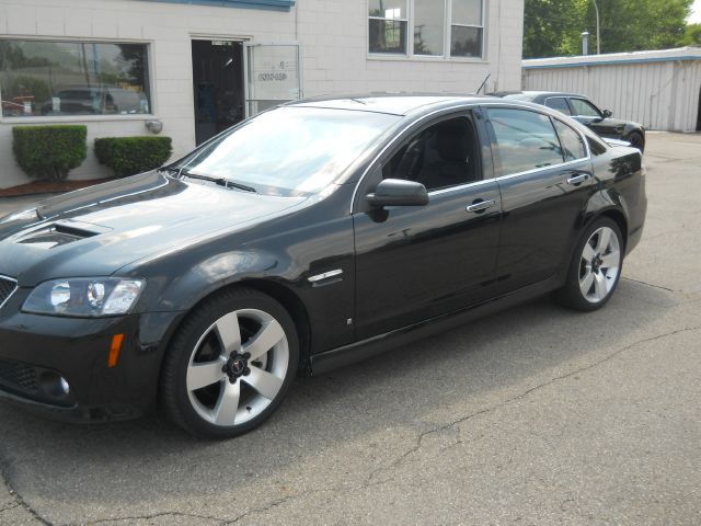 Pontiac G8 2009 photo 2