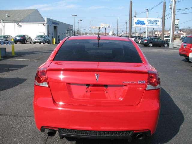 Pontiac G8 2009 photo 1
