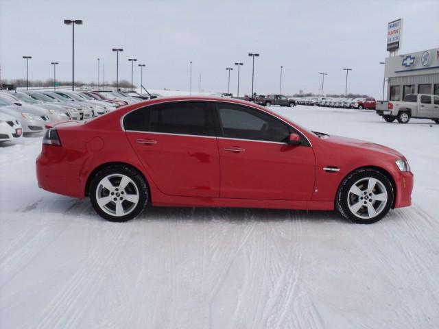 Pontiac G8 2009 photo 2