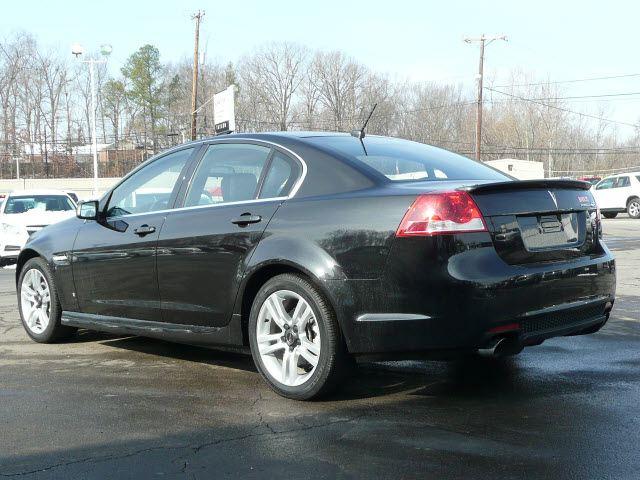 Pontiac G8 2009 photo 2
