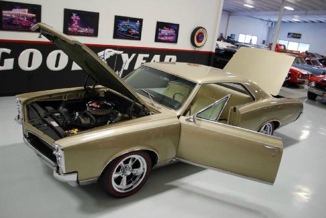 Pontiac GTO 2WD Premium Special Edition Classic Car - Custom Car