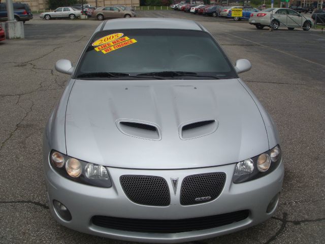Pontiac GTO 2005 photo 2