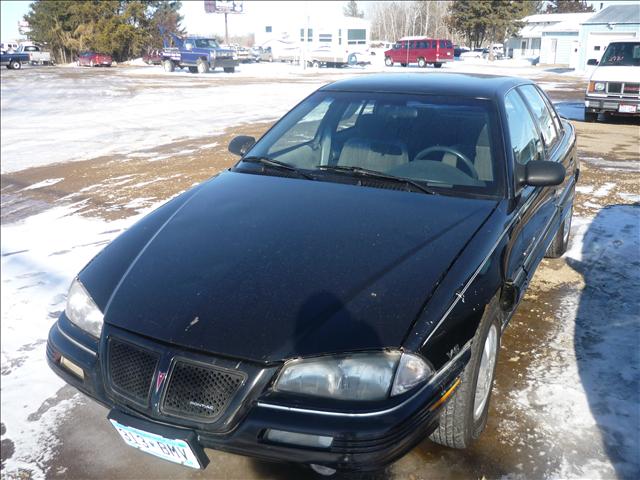 Pontiac Grand Am SE Sedan