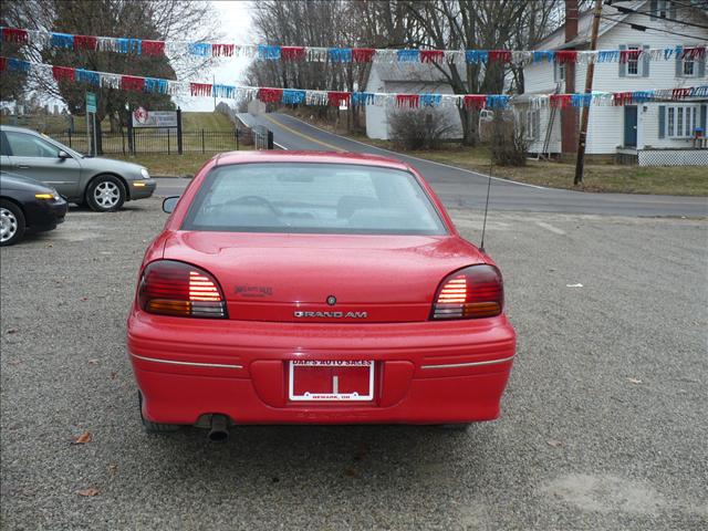 Pontiac Grand Am SE Sedan