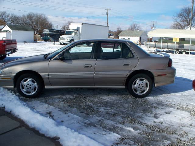 Pontiac Grand Am SE Sedan