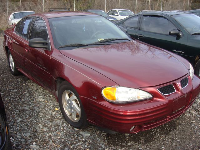 Pontiac Grand Am 4WD Supercrew Styleside 5-1/2 Ft Box XLT Sedan