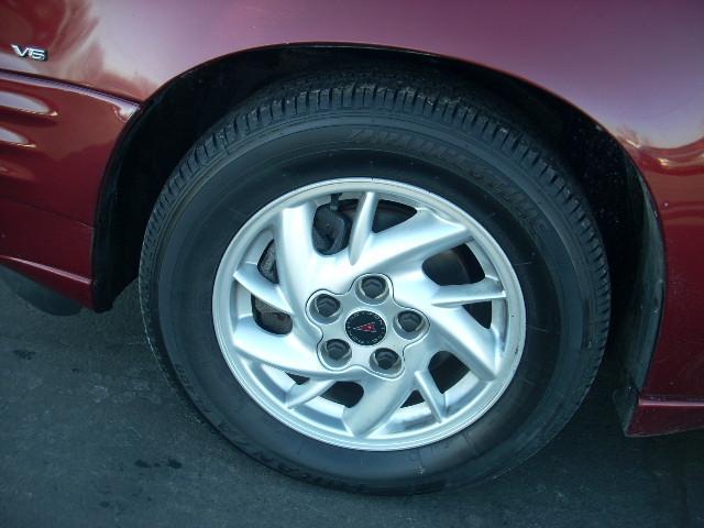 Pontiac Grand Am 4WD Supercrew Styleside 5-1/2 Ft Box XLT Sedan