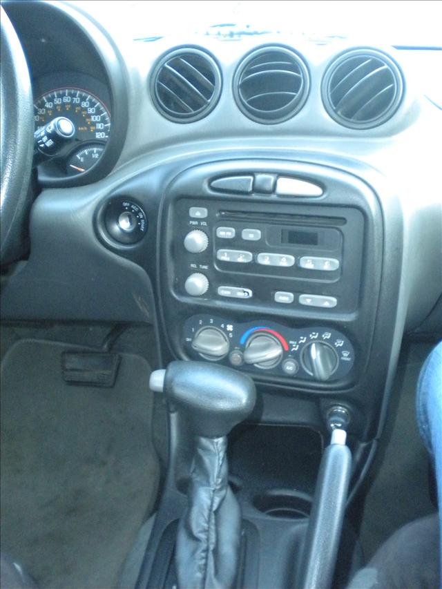 Pontiac Grand Am 2005 photo 2